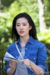 유역비, 청재킷 여대생 패션으로 청순미 발산…여기에 눈물까지 헉