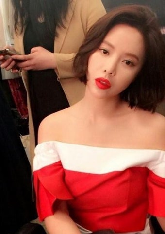 그녀는 예뻤다 황정음, 알고보니 쇄골미녀 변신? 붉은입술로 섹시미 물씬~