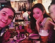 기욤 패트리, 여자친구 배우 송민서와 호프집 인증샷? 해맑은 기욤 표정 눈길