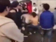 [영상] 폭력배 연상케하는 '부평 패싸움', 상의 벗어던지고 주먹다짐…경찰 논란되자 재수사