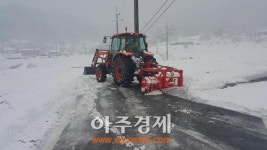 부여군 옥산면, 첫눈 폭설 주민통행 불편 해소‘민간제설단’ 빛나