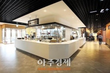 (주)마리오푸드 - 81384 | 마리오아울렛, 식·음매장 리뉴얼 통해 변신…신세계푸드 ‘푸드홀’ 오픈