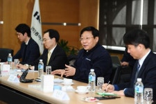 유일호·주형환 취임 첫 방문지는 수출 현장...수출활성화에 정책 역량 집중