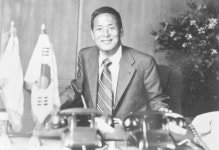 [100人100言]김종희 “화약은 진실하다”