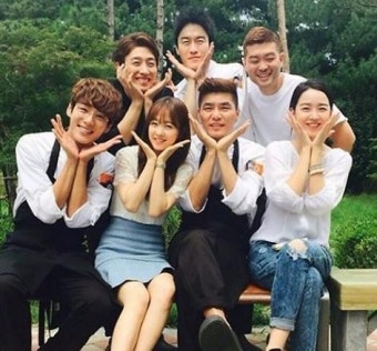 '해피투게더' 신혜선, 오 나의 귀신님 출연진들과 셀카 눈길