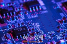 中 반도체 잇단 투자…선두업체 아성 위협