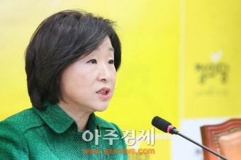 고개 숙인 정의당, 녹색돌풍에 ‘원내 제4당’ 전락