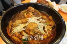 [기수정의 여행미학]혀 끝까지 홀리는 빨간 유혹 “이게 대구 맛이라카이”