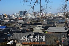 사람 몰리는 이유가 있다…전주 한옥마을 떡갈비