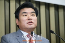 원유철 ‘자체 핵무장론’ 주장…美 아인혼 “한국, 상당한 대가 따를 것” 이견