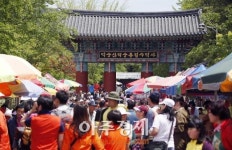 예산군, 관내 대표 관광지 수덕사와 예당관광지 관광객 ‘북적’