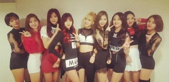 [스타오늘] 트와이스 나연과 사나, 시구·시타 도전!
