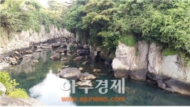 제주 명소, 용이 사는 못 용연