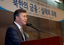 홍용표 장관 지금은 북한 미핵화에 주력해야 할 때