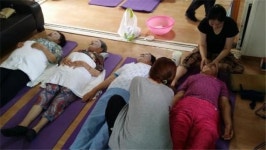 시흥시 신천동 경로당서 피부마사지 봉사로 행복 전파