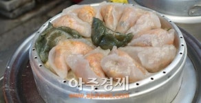 쫀득한 순대만두 골목 지나면 어느덧 그윽한 커피 향이…