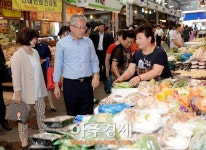 이재홍 파주시장, 추석명절 맞이 전통시장 방문