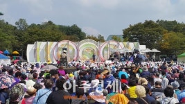 복숭아 하면 역시 이천…햇사레 장호원 복숭아축제 11만명 찾아 성료