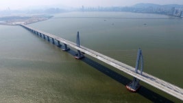 [영상중국] 세계 최장 50km 강주아오 대교 연결 완료