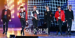 [아주동영상] 방탄소년단, 랩몬스터 없이 6인만 무대에 서서.. (코리안뮤직웨이브-2016 DMC 페스티벌)