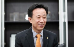[아주초대석]김덕수 여신금융협회장은 누구?
