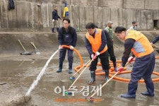김윤주 군포시장 산본천 일원 하천정화활동 