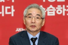 새누리당 이진곤 윤리위원장 전격 사퇴… 친박계 위원 충원 비판