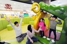 홈플러스, ‘젊은 마트’ 파주운정점 개장…2층 전체 ‘에듀테인먼트’로 차별화