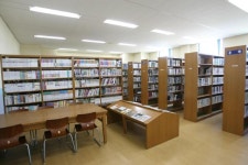 섬 주민들의 위한 도서관에 책 기증하세요