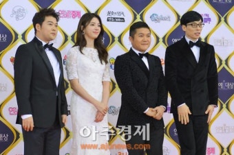 [AJU PHOTO] 포즈취하는 해피투게더 팀..박명수는 어디에?? (KBS 연예대상)
