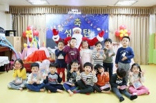 장석현 인천남동구청장 산타 깜짝 변신, 구 직장 어린이집 방문