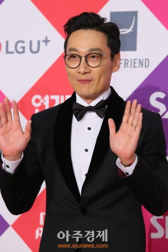 [AJU PHOTO] 이휘재, '연기대상 MC 맡았어요~' (2016 SBS 연기대상)