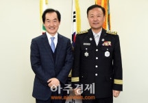〈포토〉 신임 소방서장 만난 안병용 의정부시장