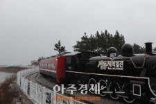 차가운 파도가 벗…강릉 겨울바다서 추억 쌓기