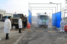 구제역에 AI…축산농가 다 죽게 생겼다