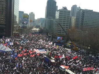 [사진] 18일 덕수궁 대한문 앞 '탄핵 반대' 태극기집회 인파 몰려 '인산인해'