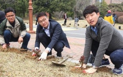 경상대, 식목일 행사로 교화 장미, 가좌천 주변엔 수국 등 심어