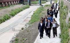 인천시의회 산업경제위원회,  용현동 갯골수로 방문 환경개선 위한 현장 의정활동