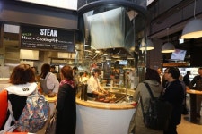 [르포] “1층 전체가 숲이네” 롯데마트 양평점, 힐링공간 강화해 2030세대 공략