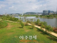 파주시 운정호수공원은 새단장 중