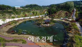 음악과 자연이 어우러진 녹색쉼터 논산시민공원으로 오세요!