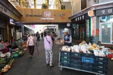 [르포] 20년간 비었던 상가에 ‘노브랜드’ 입점…전통시장·청년창업 활성화 ‘윈윈’