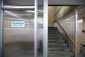 조국 민정 수석, 우병우 수석 시절 설치된 ‘보안검색대’ 철거