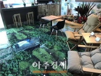고속도로 주유소 쉼터에 3D 플로잉 인테리어 눈길