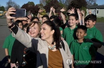 뉴질랜드 총선 앞두고 노동당 재신더 신드롬..9년만에 정권교체 이룰까