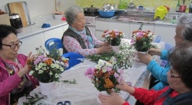 시흥시 경로당 활성화 사업  꽃꽂이 프로그램 ‘국화꽃 향기’