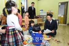 남경필 지사, 새해 첫 현장행보로 어린이집 일일 보육교사 활동 