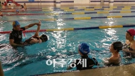 의왕도시공사 주말 수영 프로그램 확대 운영 