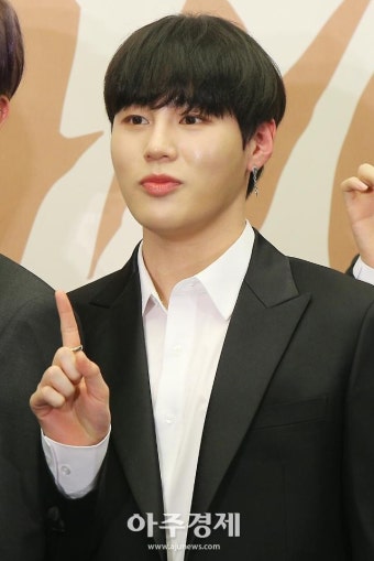 하성운 논란 벗어났다…소속사에 뿔난 팬들 
