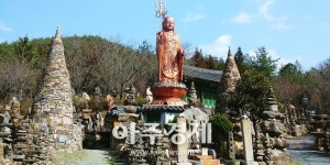 [아주동영상]옴천사에 수천개의 돌탑이?!  